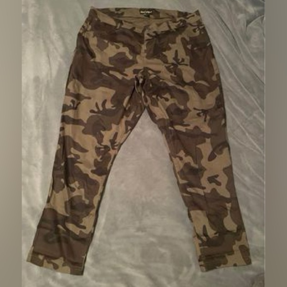Cute cargo camouflage pants
Women's 3x